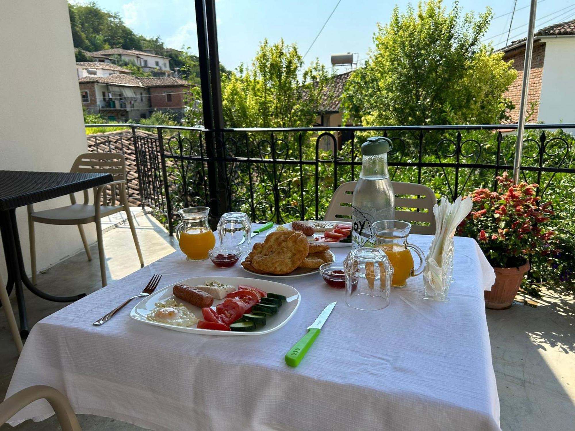 Hotel Vila Vreko B&B Berat Exterior foto