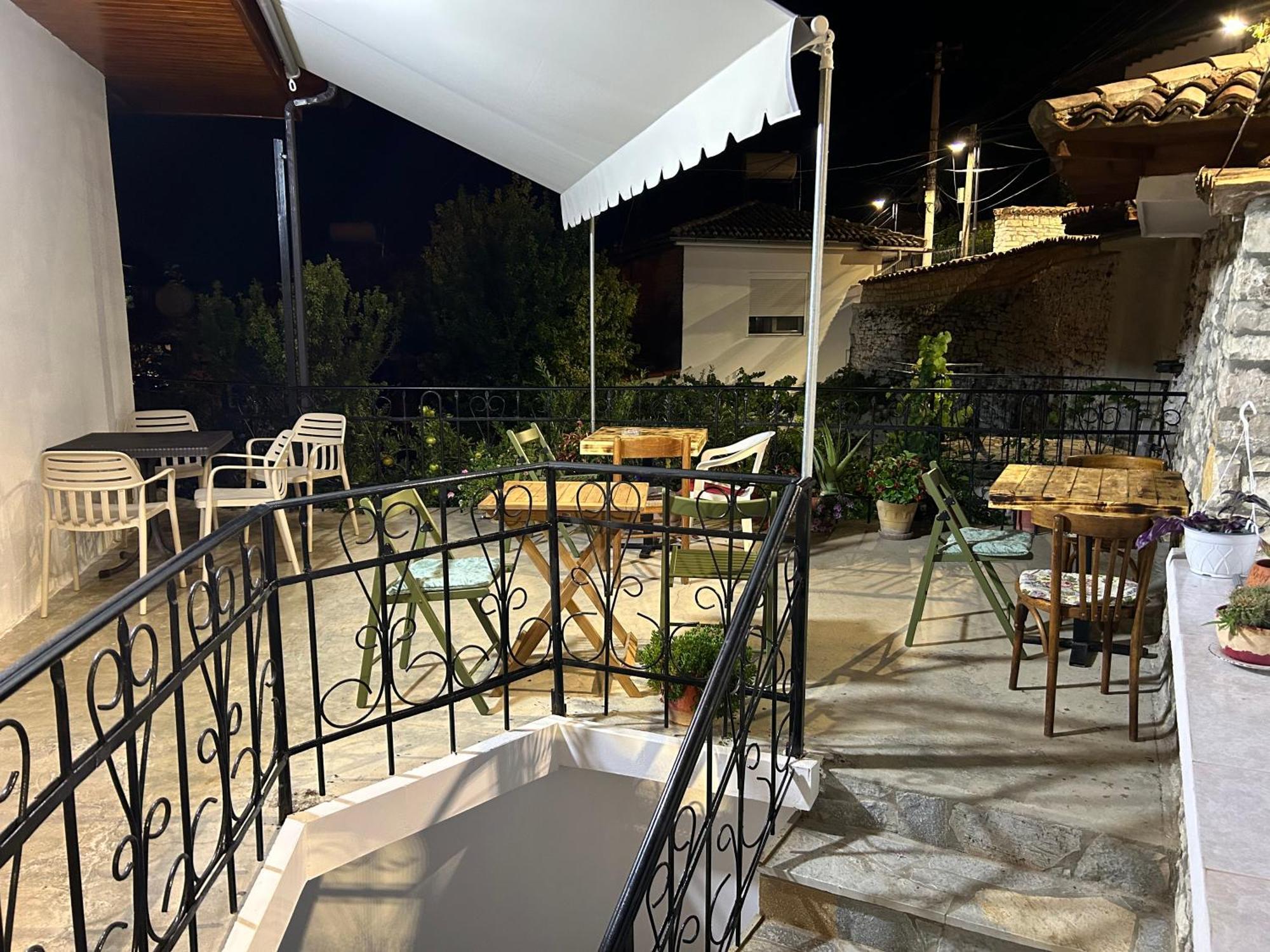 Hotel Vila Vreko B&B Berat Exterior foto