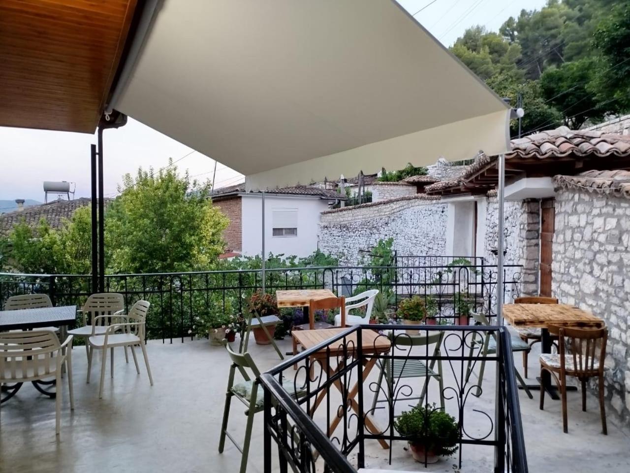 Hotel Vila Vreko B&B Berat Exterior foto
